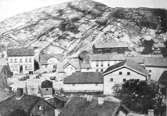 Vy från Fäberget mot Mölndals torg (senare: Gamla torget) med Störtfjällsberget i bakgrunden, 1870-tal.