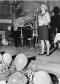 Ulla Hallgren sjunger operett-melodier från Tyrols scen.