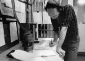Denny Andersson i arbete på pappersbruket Papyrus i Mölndal, år 1990.