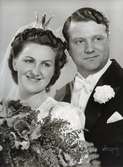 Bröllop mellan Edit och Åke Melin 28/6 1947.

Edit Viola Persson föddes 31/10 1918. Hon växte upp på Wallinsgatan i Mölndal där hennes far Verner Persson ägde och drev en handelsträdgård. Modern Hette Elvira men kallades Vera. Edit hade två bröder, storebror Fritz och lillebror Per Olof 