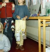 Dockteaterkurs VT 1985. Fotografi ur album tillhörande Blanka Kaplan.