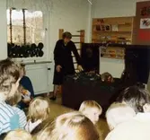 Dockteater på Enerbacken hösten 1987. Fotografi ur album tillhörande Blanka Kaplan.