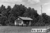 Byggnadsinventering i Lindome 1968. Skräppholmen (2:10).
Hus nr: 091B4016.
Benämning: fritidshus.
Kvalitet: mycket god.
Material: trä.
Tillfartsväg: framkomlig.
Renhållning: soptömning.