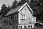 Byggnadsinventering i Lindome 1968. Klev 1:3.
Hus nr: 091D2001
Benämning: fritidshus och gäststuga.
Kvalitet: mindre god.
Material: trä.
Tillfartsväg: ej framkomlig.