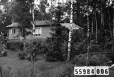 Byggnadsinventering i Lindome 1968. Torkelsbohög 1:31.
Hus nr: 559B4006.
Benämning: fritidshus, redskapsbod och växthus.
Kvalitet: god.
Material: trä.
Tillfartsväg: framkomlig.