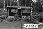 Byggnadsinventering i Lindome 1968. Långås 1:22.
Hus nr: 559D1023.
Benämning: fritidshus.
Kvalitet: god.
Material: trä.
Tillfartsväg: framkomlig.
Renhållning: soptömning.