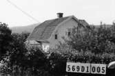 Byggnadsinventering i Lindome 1968. Berget 1:20.
Hus nr: 569D1005.
Benämning: permanent bostad, ladugård och redskapsbod.
Kvalitet, bostadshus och ladugård: god.
Kvalitet, redskapsbod: mindre god.
Material: trä.
Tillfartsväg: framkomlig.