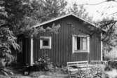 Byggnadsinventering i Lindome 1968. Bräcka (1:21).
Hus nr: 570A2017.
Benämning: fritidshus och redskapsbod.
Kvalitet: mindre god.
Material: trä, masonit.
Tillfartsväg: ej framkomlig.