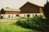 Balltorp 1:106. Kringbyggd lada från sydväst.