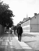 Doktor Otto Lundberg på promenad, Uppsala 1900 - 1901