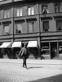 Andreas Grill på Drottninggatan 4, Örebro, Närke augusti 1900