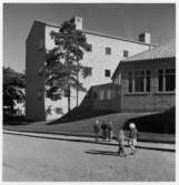 Abrahamsberg folkskola
Exteriör, barn på skolgården