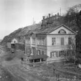 Vid Roslagstull, Stockholm
Exteriör

Svensk arkitektur: kyrkor, herrgårdar med mera fotograferade av Arkitekturminnesföreningen 1908-23.