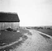 Bua by, Halland
Exteriör

Svensk arkitektur: kyrkor, herrgårdar med mera fotograferade av Arkitekturminnesföreningen 1908-23.