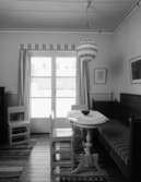 Enplansvilla i Norrland
Interiör av vardagsrum, soffgrupp vid fönster