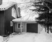 Villa i Umeå
Exteriör, detalj av villa med garage. Vinterbild