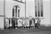 Konfirmander 50-årsjubilerar vid Lindome kyrka, år 1984. 