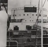 Bryggöverbyggnaden med däckshus färdigt.