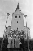 Konfirmander 50-årsjubilerar vid Lindome kyrka, år 1984.

För mer information om bilden se under tilläggsinformation.