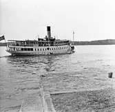 Fartyget lämnar Brukets brygga