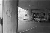 Politiskt klotter under Broslättsgatan i Mölndal, år 1984. Fotografi taget av Harry Moum, HUM, Mölndals-Posten.