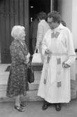 Konfirmander 50-årsjubilerar vid Lindome kyrka, år 1984.

För mer information om bilden se under tilläggsinformation.