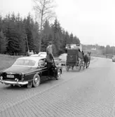 På väg i postdiligens till Morokulien, november 1959