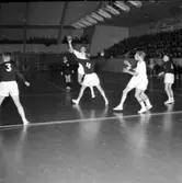 En fredag i idrottshallen