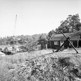 Kummelnäs varv. Ankare på landbacken. T.v. syns skärgårdsbåten TARPON, byggår 1911, regnr 13154.