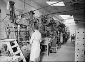 Kvinnor vid maskiner, Upsala-Ekeby AB, Ekeby bruk, Uppsala 1935