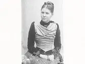 Porträtt av Mathilda Ranch, sittande i halvfigur.