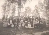 Grupp utanför kapellet i Mamrelund, före 1919