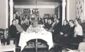 Födelsedagsfest med dukat bord i Mosjö 1942-12-01