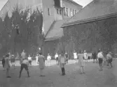 Klass 2 under gymnastiklektion på Rudbeckiusskolan, 1928