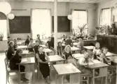 Skolklass i klassrummet på Alltorps skola, 1940-tal