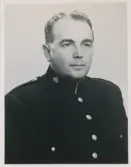 Överkonstapel (senare kommissarie) Sture Sandell, Gränna 1947.
Bröstbild, halvprofil. Ateljéfoto.