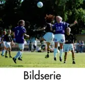 Serie om fyra fotografier som visar fotbollslaget Jitex BK spela match mot AIK på Kvarnbyvallen i Mölndal, sommaren 1995. Slutresultatet är okänt.