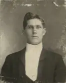 Porträtt av man. Text baksida kort: 