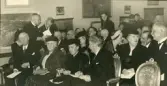 Bild tagen vid invigningen av Gävle Museum den 29 september 1940. Främre raden fr.v. riksantikvarie Sigurd Curman, friherrinnan Sophie Louise von Plessen (syster till Antonie Rettig), Köpenhamn, fru Anna von Rettig, Åbo överintentdenten vid Nationalmuseum Axel Gauffin.