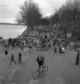 Tredje dagens studenter, 1944.
Studenter och anhöriga m.fl. på väg från Växjö Högre Allmänna
Läroverk mot dåv. elverket och Linnéparken.
