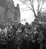 Tredje dagens studenter, 1944.
Studenter sjunger vid Esaias Tegnérs staty, utanför
domkyrkan.
