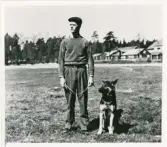 Polishundsutbildning, Växjö, cirka 1962.
Sven Hansson, Tävelsås, med Skottian.