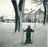 Vänersborg. Torborg åker skidor