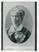 Porträtt på Lovisa Johansson, Jönköping. Syster till fotografen A G Andersson. Mor till Emilia Landberg.