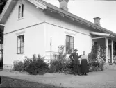 Gösta och Lotten Ström på Gimogatan, Österbybruk, Uppland
