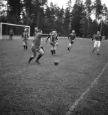 Fotbollen 1944.
S.k. oldboys spelar fotboll.