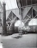 Gefle-utställningen 1901. En Lantbruks-, industri- och slöjdutställning. Utställningarna höll till på Norr där ett järnvägsspår lagts, norrlandsföretag visade sina produkter. Utställningen pågick i 65 dagar. Bild på utställningshall.