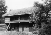 Byggnad med loftgång på hembygdsgården i Hardemo, 1964