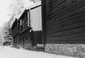 Kungsstugan och Cajsa Wargs hus sett från gatan under tiden då Wadköping byggs, 1964