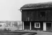 Mangårdsbyggnaden med loftgång på Siggebohyttans bergsmansgård i Lindesberg, 1964